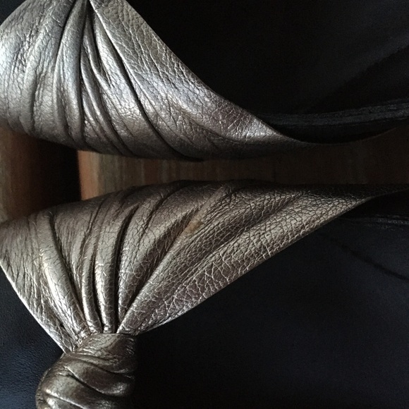 ECCO leather heels w twisted gold accent - Picture 8 of 9